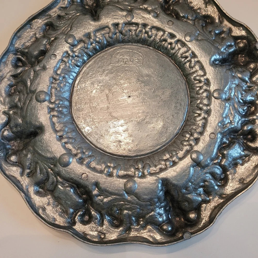 Vintage Pewter Plate. - Picture 4 of 8